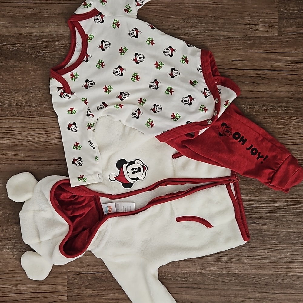 Disney Baby unisex holiday Christmas outfit 3-6 months